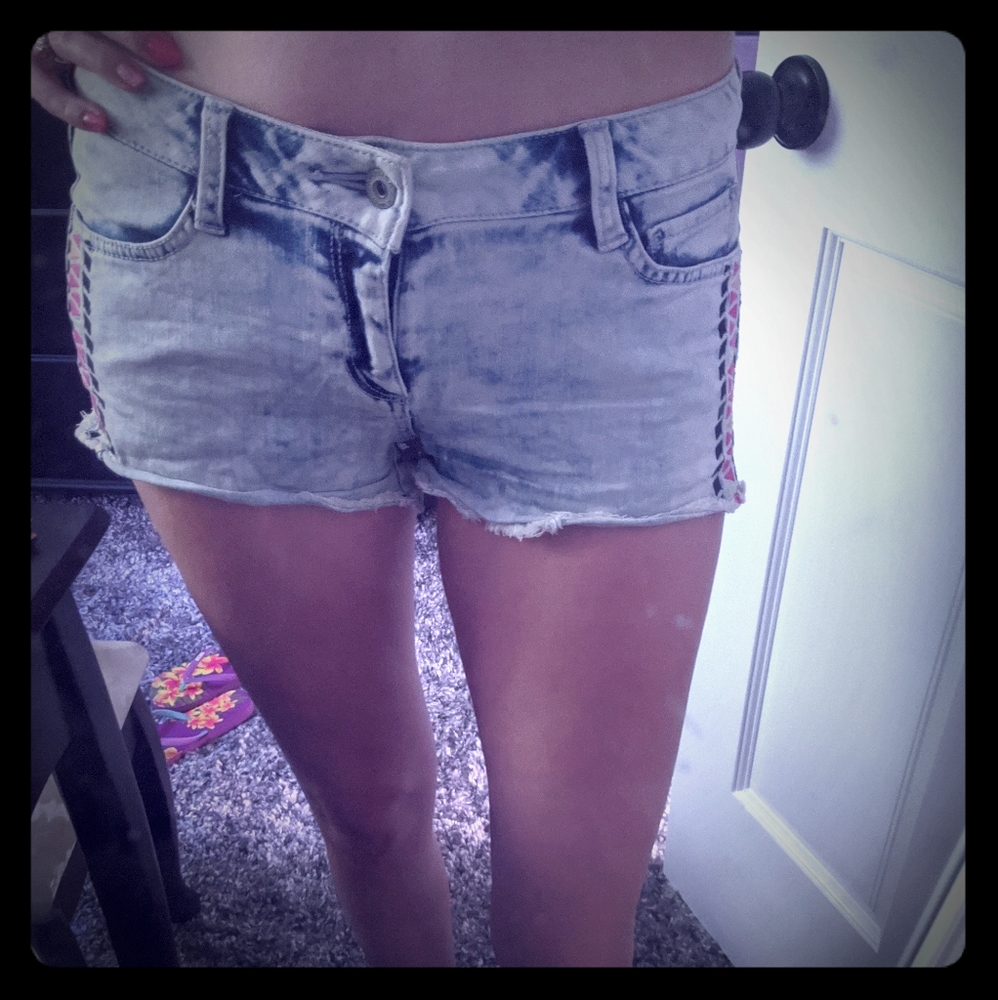 Low rise cut off jean shorts